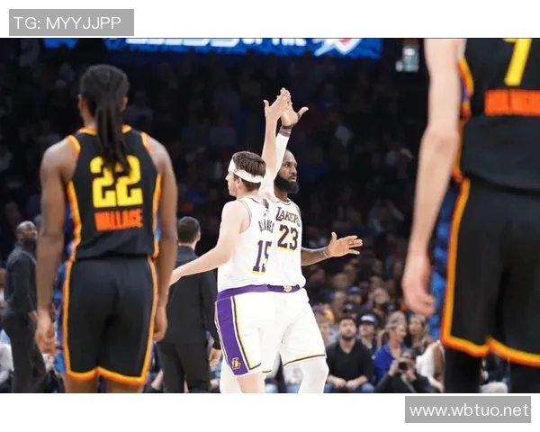 就让这“三分雨”尽情落下 湖人大胜雷霆