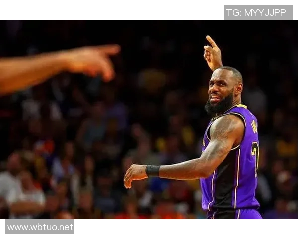 詹姆斯谈克拉克认可他的自律：为了比赛 必须把热爱的东西先放下